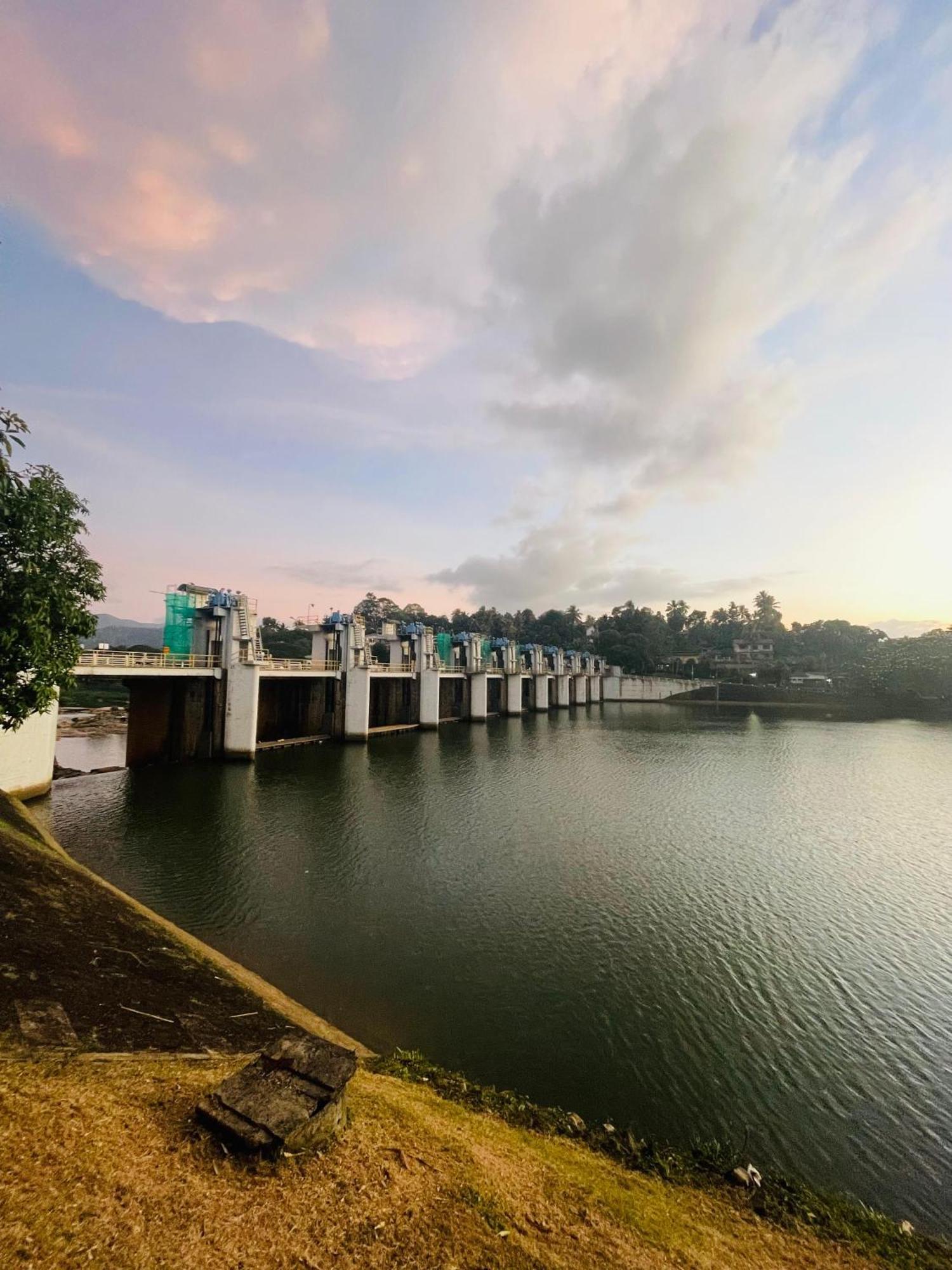 Mahaweli View Bungalow Канди Екстериор снимка